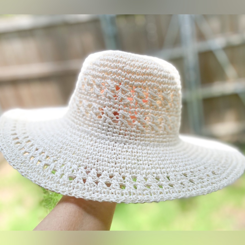 Time and Tru White Crochet Sun Hat